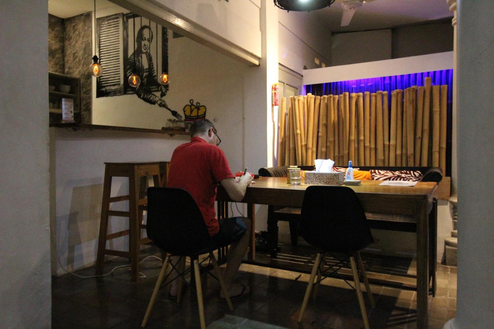 Апартаменты The Patio Yogya Джокьякарта Экстерьер фото