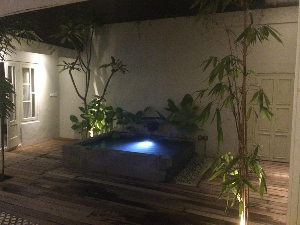 Апартаменты The Patio Yogya Джокьякарта Экстерьер фото