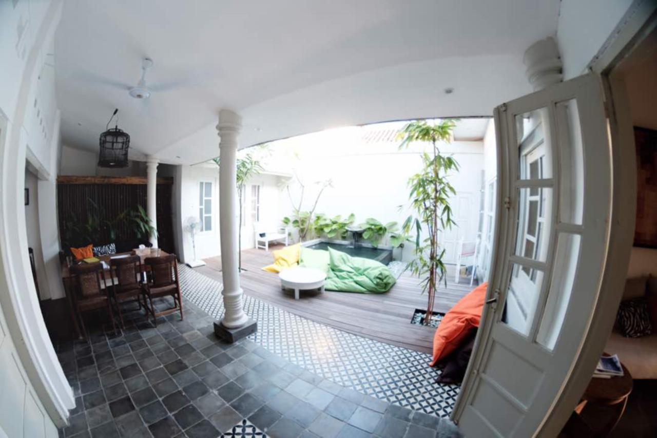 Апартаменты The Patio Yogya Джокьякарта Экстерьер фото
